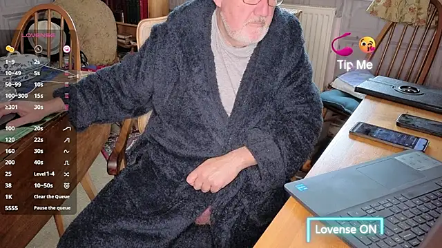 Adamdaddybear online show from November 2025 09:37:02 AM