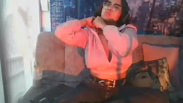 Miapeyton online show from July 2026 04:12:01 PM