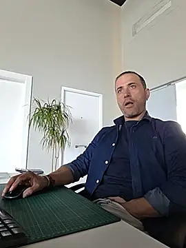Snapshot of Lucas___81 chatting on May 2026 09:47:02 AM Lucas 81 online show from May 2026 09:47:02 AM