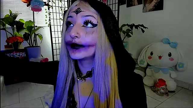 julyana  online show from November 2025 05:23:02 PM