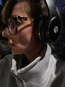 Thunder-Cunt online show from December 2025 09:01:01 PM