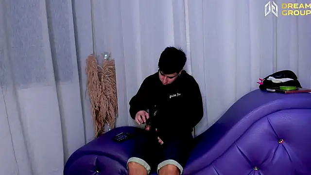 Yourslust  online show from October 2025 07:31:02 PM