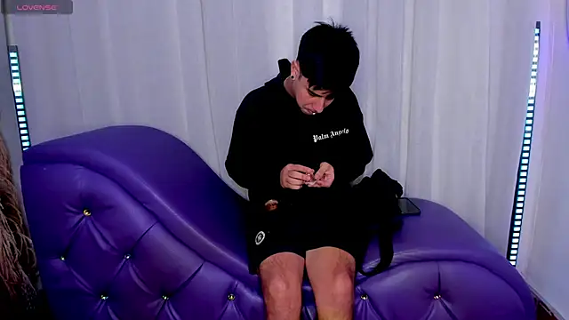 Yourslust  online show from November 2025 01:33:01 PM