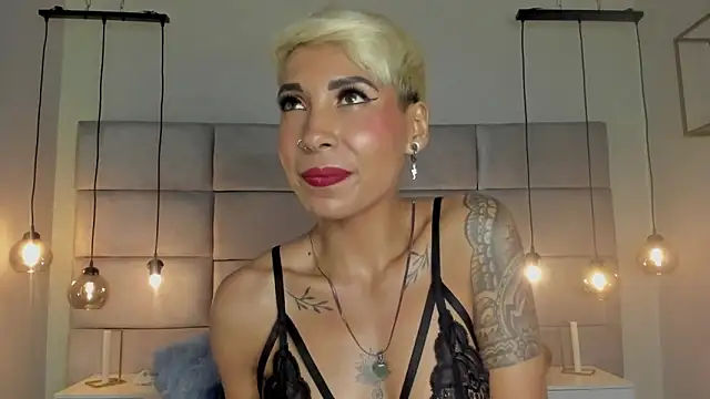 Snapshot of MiaMorgan_ chatting on January 2025 06:01:02 PM MiaMorgan online show from January 2025 06:01:02 PM