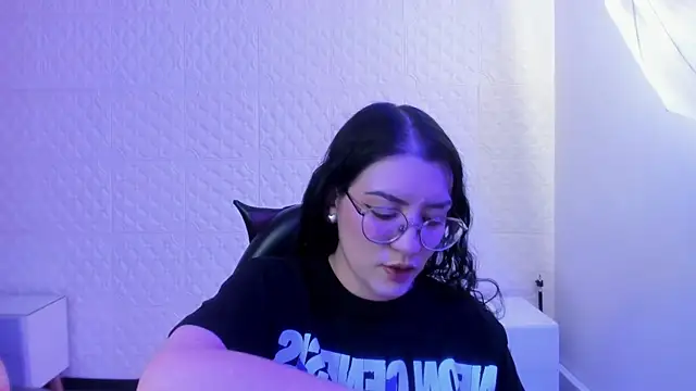 Violetaa diazz online show from July 2026 08:41:01 PM