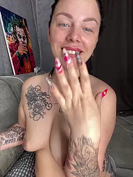 Lola Hale online show from May 2026 07:29:01 PM