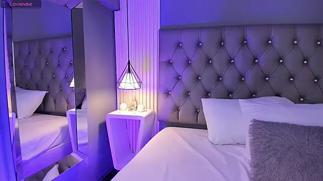 VioletthaRous online show from April 2026 06:05:02 PM