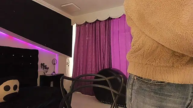 Coral Gibson online show from March 2026 12:21:02 PM