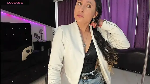 Coral Gibson online show from April 2026 12:22:01 PM