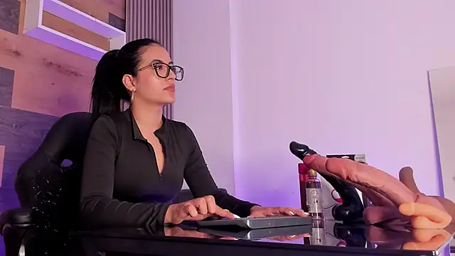 Ellaochoa online show from September 2025 11:45:01 AM