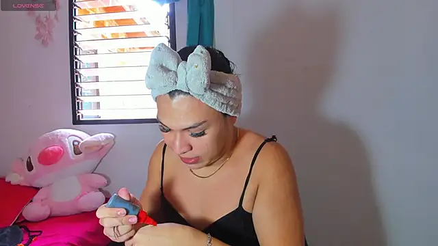 miavalentinaaa online show from November 2025 05:24:02 PM