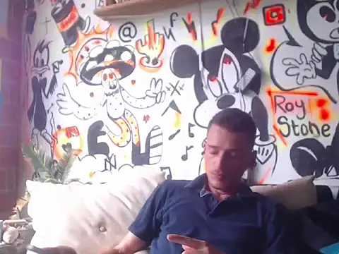 roystonee01 online show from November 2025 04:40:01 PM