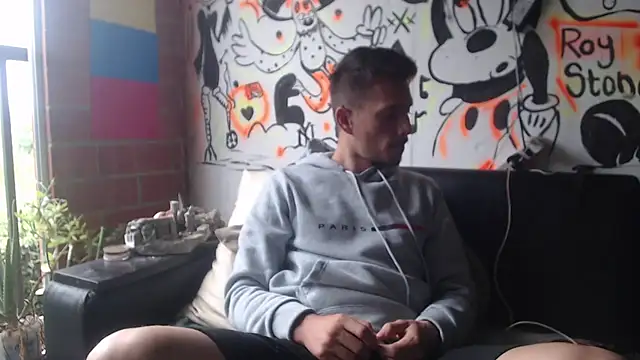 roystonee01 online show from November 2025 12:33:01 PM