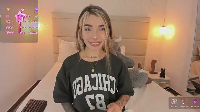 Mollymoon1 online show from November 2025 08:22:02 PM