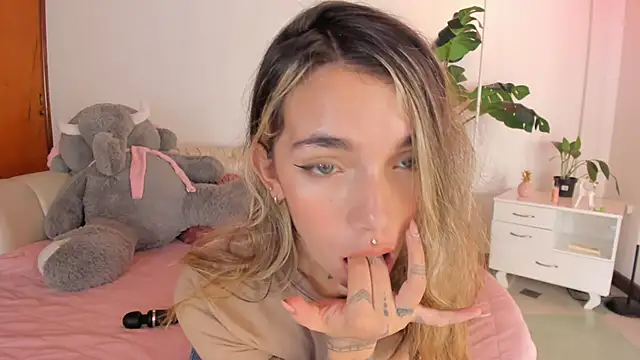 Mollymoon1 online show from February 2026 08:47:01 PM