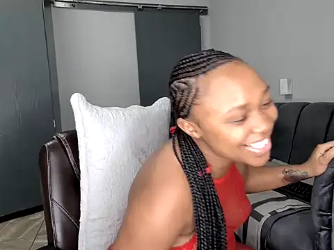 Pearl 00 online show from March 2026 08:59:02 PM