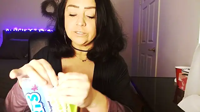 AlyssiaAmoreXO online show from April 2026 08:58:02 PM