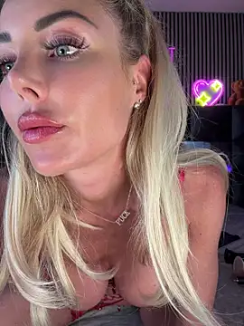 MilaMaaay online show from July 2026 06:11:01 PM