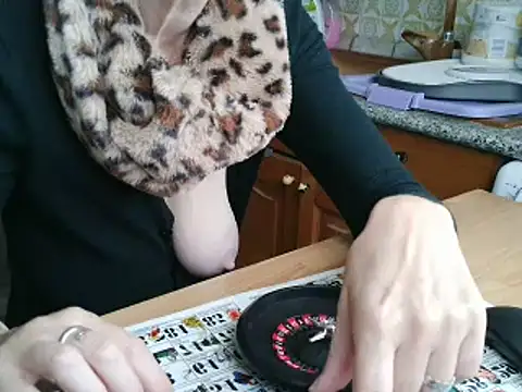 Snapshot of VeneRed chatting on November 2025 08:39:02 AM VeneRed online show from November 2025 08:39:02 AM