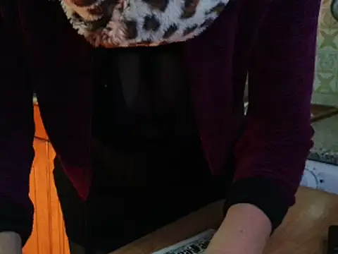 Snapshot of VeneRed chatting on November 2025 07:08:02 AM VeneRed online show from November 2025 07:08:02 AM