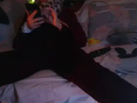 Snapshot of VeneRed chatting on November 2025 07:05:02 PM VeneRed online show from November 2025 07:05:02 PM