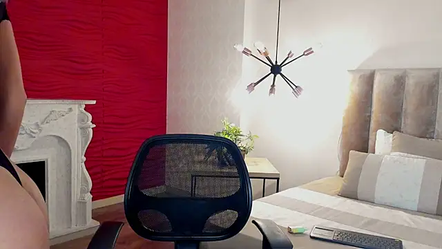 Alisha-Bond online show from December 2025 08:29:01 PM