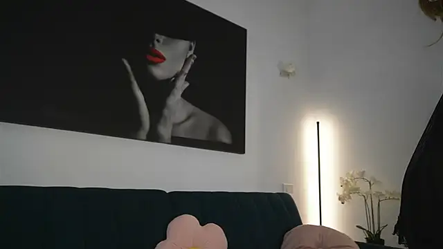 Snapshot of izzy_belle chatting on July 2026 07:00:02 AM izzy belle online show from July 2026 07:00:02 AM
