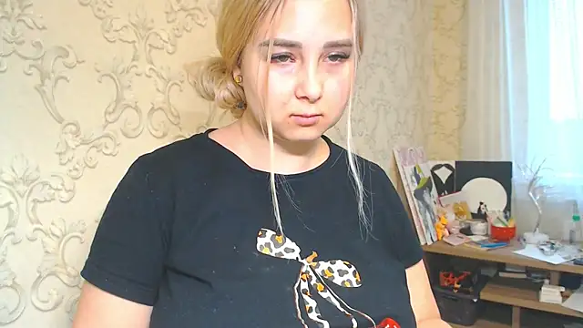 DolphinDreams online show from April 2026 01:41:02 PM