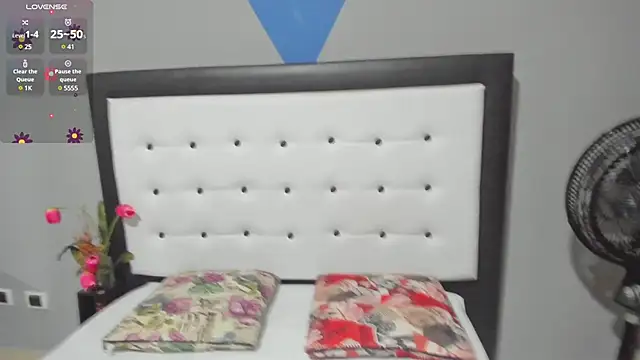 valeria hurtado online show from February 2025 02:59:01 AM