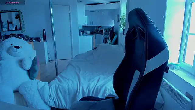 CeriseLapine online show from March 2025 09:24:02 AM