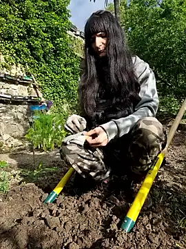 CeriseLapine online show from April 2026 07:00:01 AM