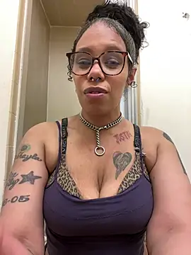 Snapshot of Princess_Desirae chatting on April 2026 05:10:02 AM Princess Desirae online show from April 2026 05:10:02 AM