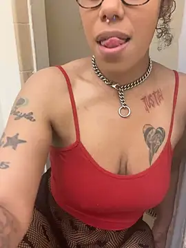 Snapshot of Princess_Desirae chatting on May 2026 05:57:02 AM Princess Desirae online show from May 2026 05:57:02 AM