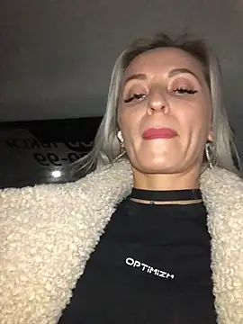 Diamond Bunny  online show from December 2024 04:00:02 PM