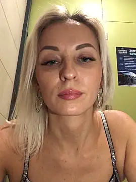 Diamond Bunny  online show from January 2025 06:05:02 PM