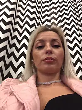 Diamond Bunny  online show from January 2025 05:02:02 PM