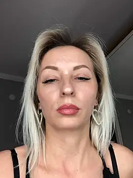 Diamond Bunny  online show from March 2025 03:53:02 PM