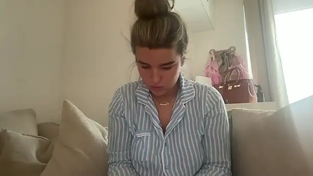 maisiesmithx online show from October 2025 12:09:01 PM