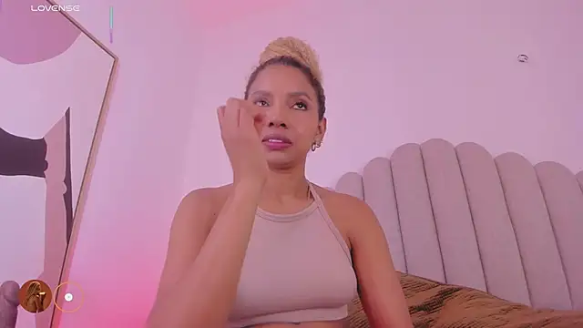 Nikki Angel  online show from February 2026 07:25:02 PM