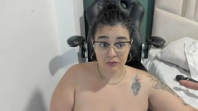 Reginavegaa online show from February 2025 05:58:02 PM