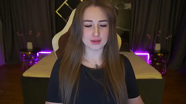 GentleAdellee online show from April 2026 05:47:02 AM