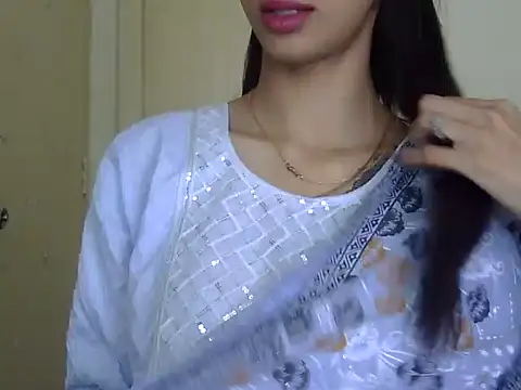 Snapshot of MAAYRA_09 chatting on April 2026 05:47:02 AM MAAYRA 09 online show from April 2026 05:47:02 AM
