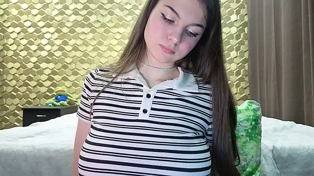 emonyashka  online show from April 2026 06:11:02 PM