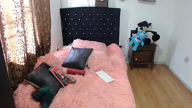 Snapshot of Julieta_jonesss chatting on January 2025 08:16:01 PM Julieta jonesss online show from January 2025 08:16:01 PM