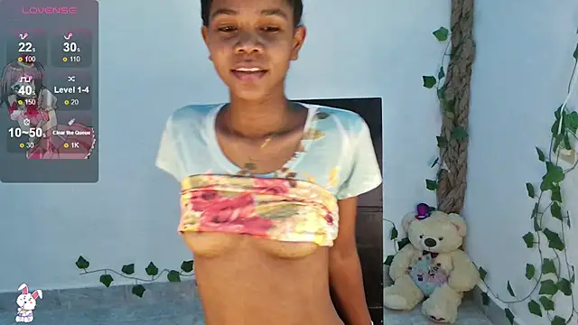 Snapshot of Luciia_cute chatting on March 2025 06:43:01 AM Luciia cute online show from March 2025 06:43:01 AM