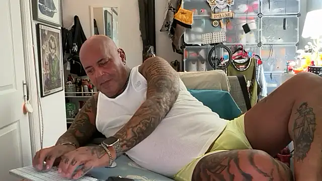 joeytatts66 online show from October 2025 01:06:02 AM