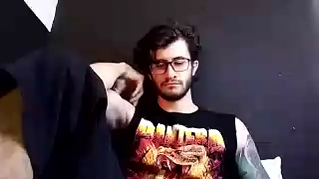 Loggan donnelly online show from October 2025 06:43:01 PM