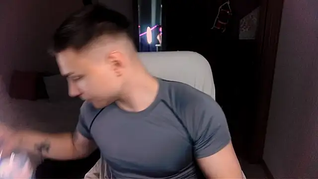 handsome guy01 online show from December 2024 08:36:02 PM