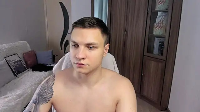 handsome guy01 online show from September 2025 12:12:01 AM