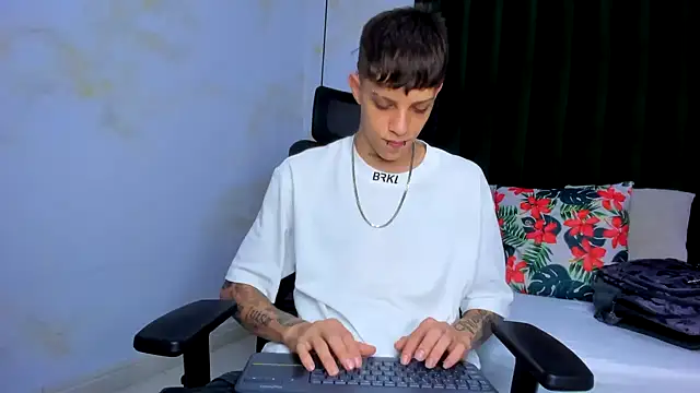 Snapshot of Adam_hard_ chatting on January 2025 07:49:01 PM Adam hard  online show from January 2025 07:49:01 PM